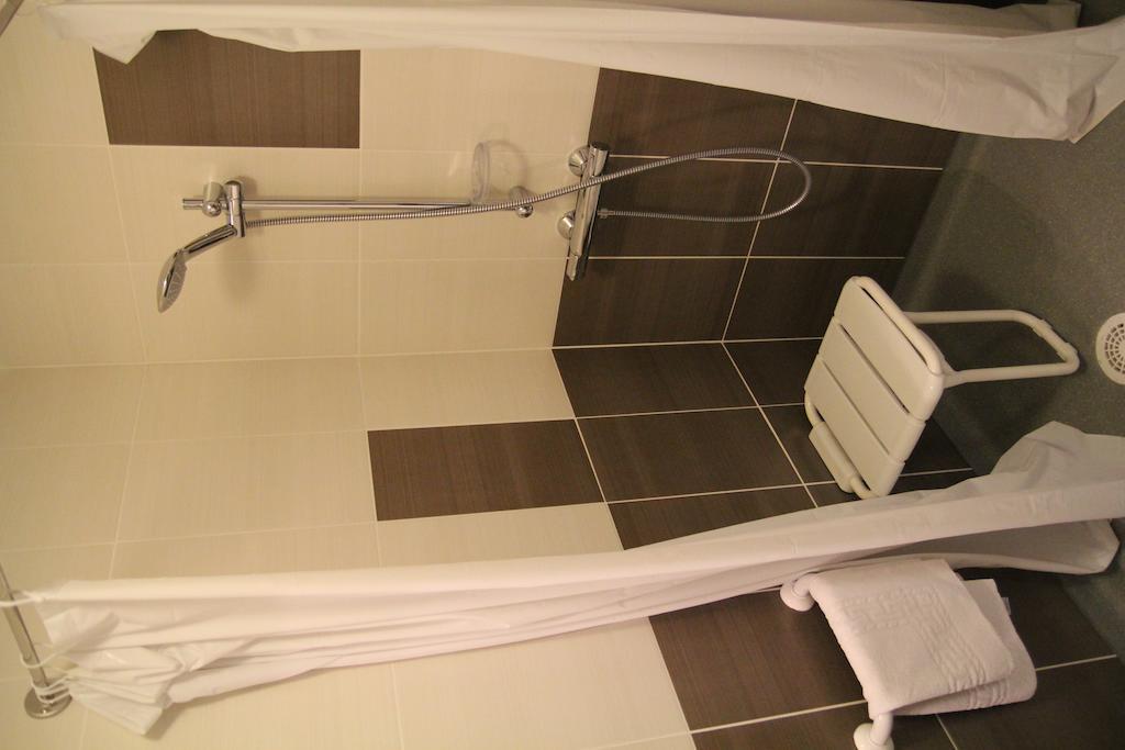 La Madeleine Hotel Saint-Benoît-sur-Loire Room photo