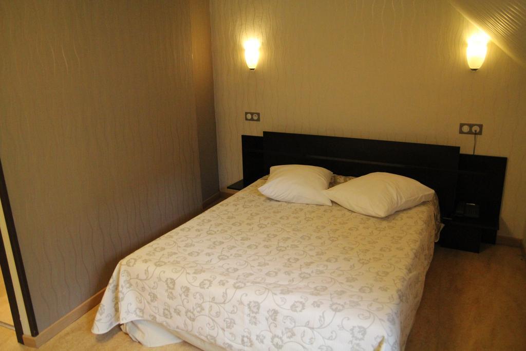 La Madeleine Hotel Saint-Benoît-sur-Loire Room photo