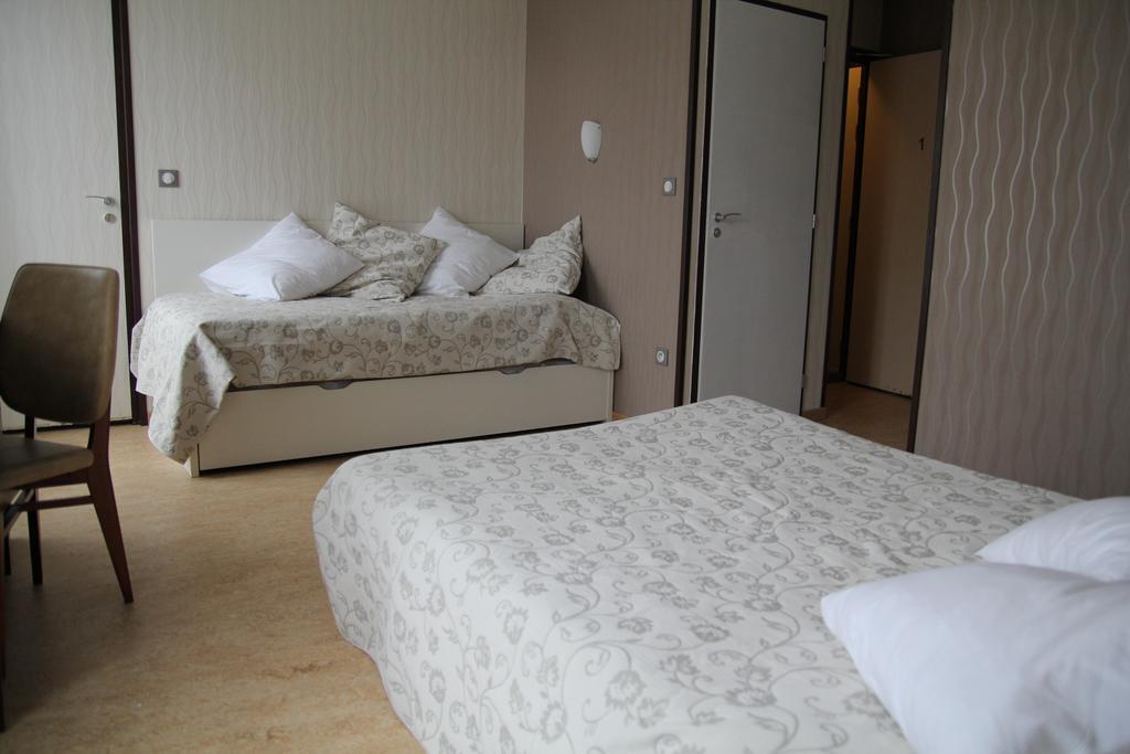 La Madeleine Hotel Saint-Benoît-sur-Loire Room photo